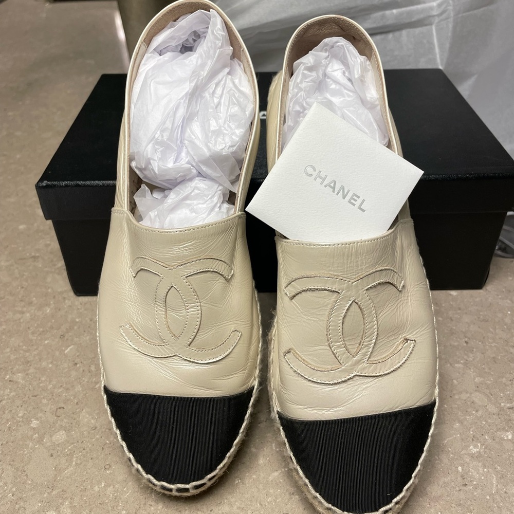 Chanel beige and black flats